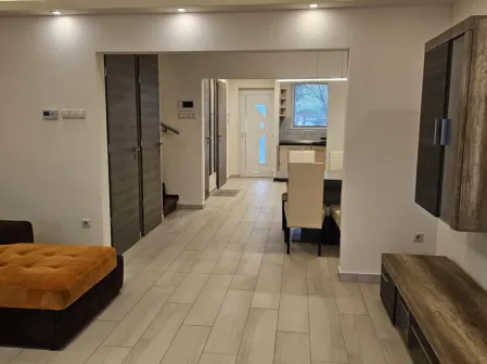 Kiadó ház Szolnok, Széchenyi-lakótelep 89 nm