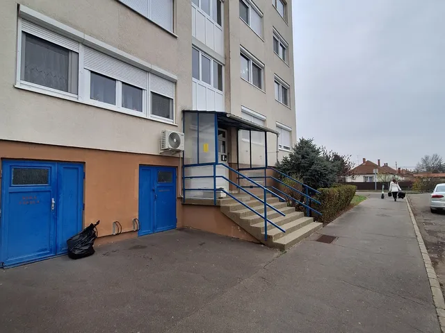 Eladó lakás Szolnok, Széchenyi-lakótelep 54 nm