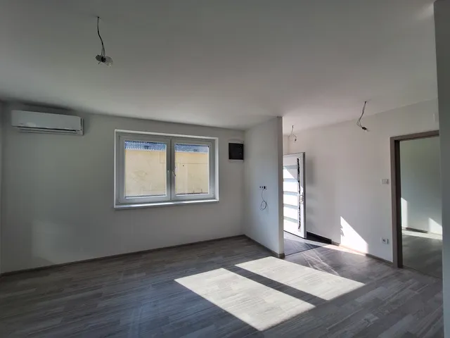 Eladó ház Szolnok, Széchenyi-lakótelep 93 nm