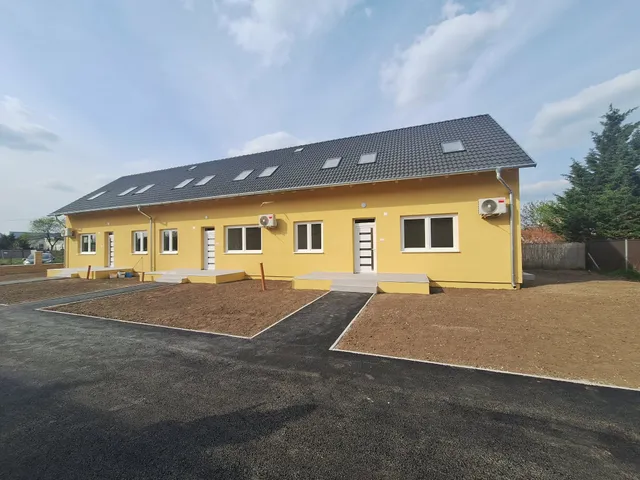 Eladó ház Szolnok, Széchenyi-lakótelep 93 nm