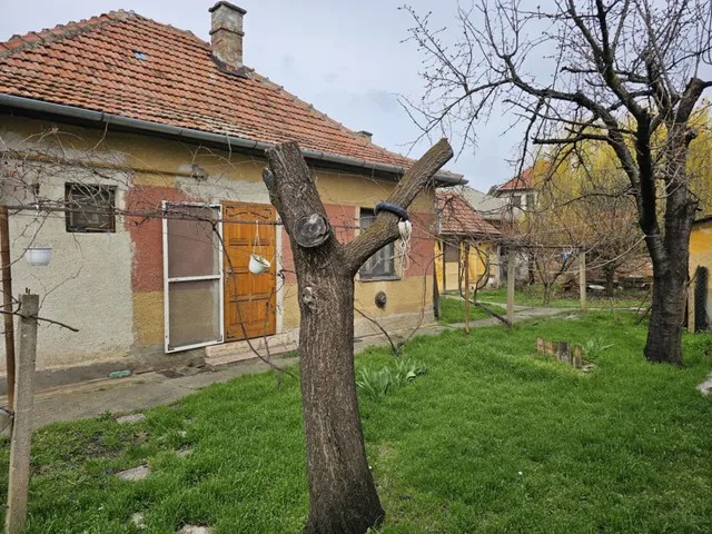 Eladó telek Szolnok, Alcsi városrész, Városmajor út 568 nm