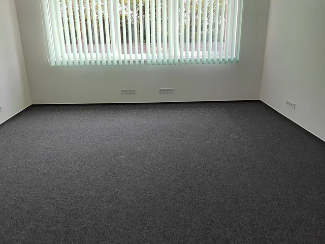 Kiadó kereskedelmi és ipari ingatlan Szolnok, Alcsisziget, Keszeg út 27 nm