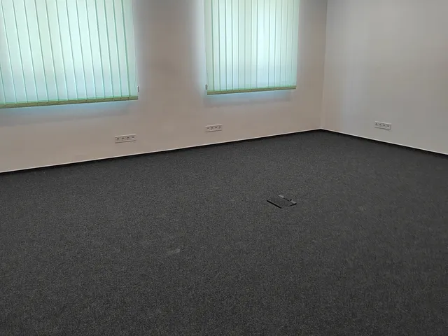 Kiadó kereskedelmi és ipari ingatlan Szolnok, Alcsisziget, Keszeg út 27 nm