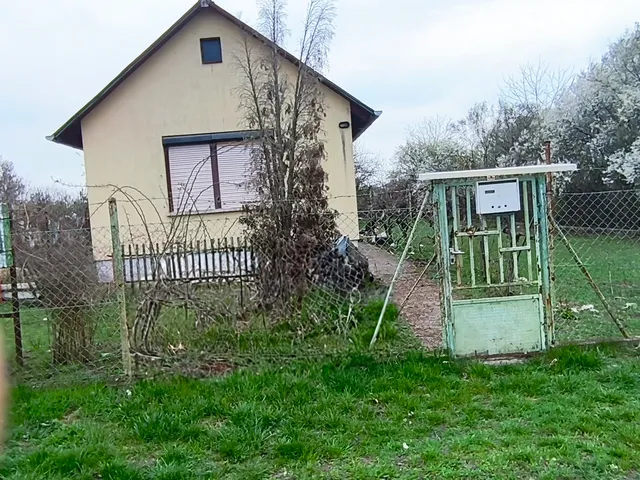 Eladó üdülő és hétvégi ház Szolnok, Déli városrész 35 nm