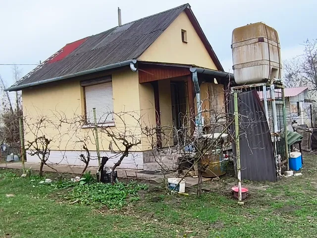 Eladó üdülő és hétvégi ház Szolnok, Déli városrész 35 nm