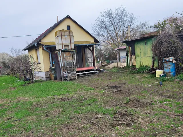 Eladó üdülő és hétvégi ház Szolnok, Déli városrész 35 nm