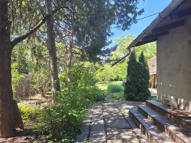 Eladó telek Szolnok, Belváros, Kisfaludy 696 nm