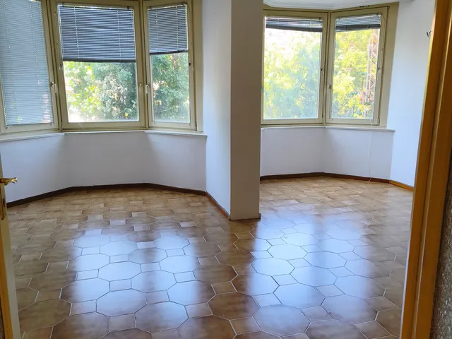 Eladó lakás Szolnok, Belváros 103 nm