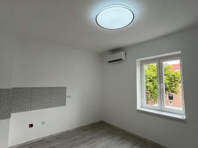 Eladó lakás Szolnok, Belváros 19 nm