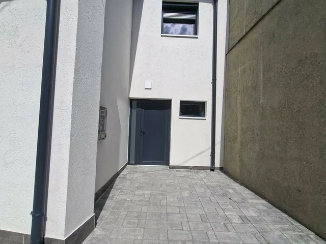 Eladó lakás Szolnok, Belváros 108 nm