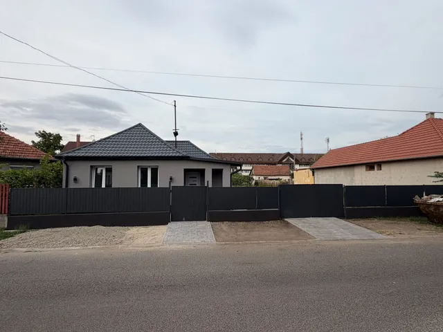 Eladó ház Szolnok, Meggyesitelep 80 nm