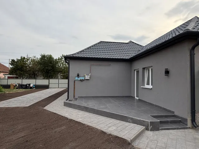 Eladó ház Szolnok, Meggyesitelep 80 nm