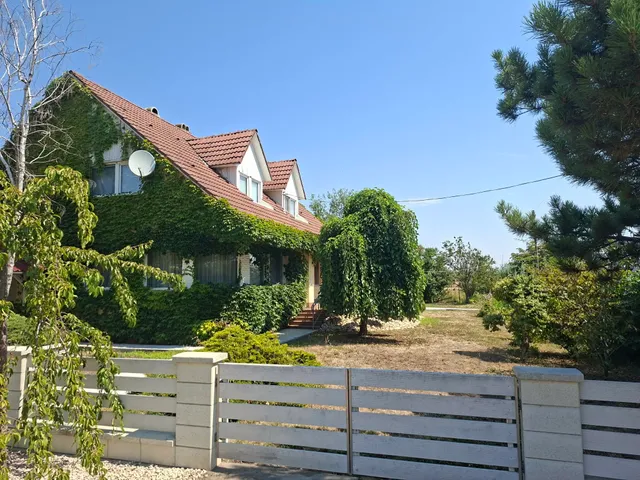 Eladó ház Tószeg 200 nm