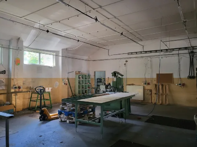 Eladó kereskedelmi és ipari ingatlan Szolnok, Északnyugati városrész 600 nm