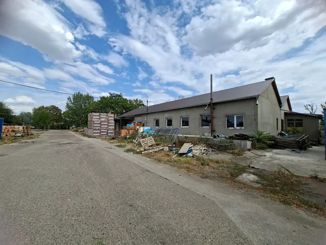Eladó kereskedelmi és ipari ingatlan Szolnok, Északnyugati városrész 600 nm