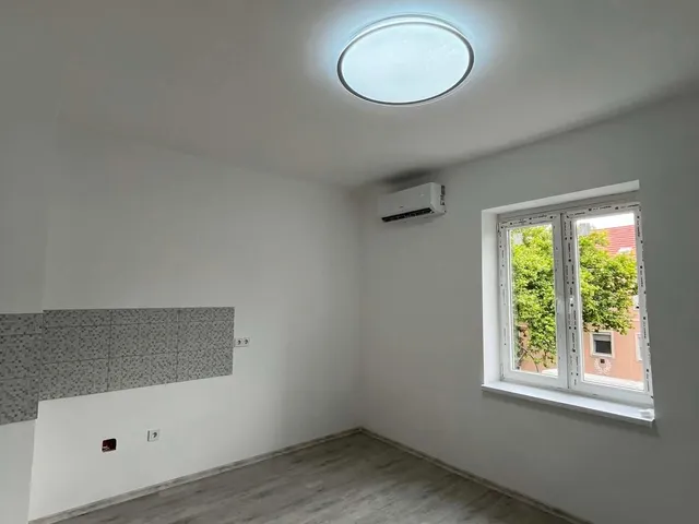 Eladó lakás Szolnok, Belváros 19 nm