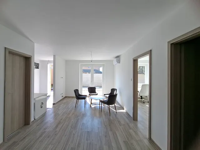 Eladó ház Szolnok, Széchenyi-lakótelep 103 nm