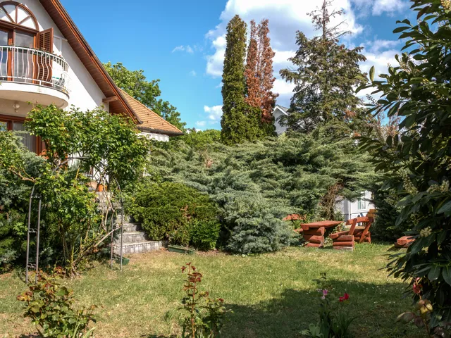 Eladó ház Szentendre, Pismány, Sarkantyú utca 3 300 nm