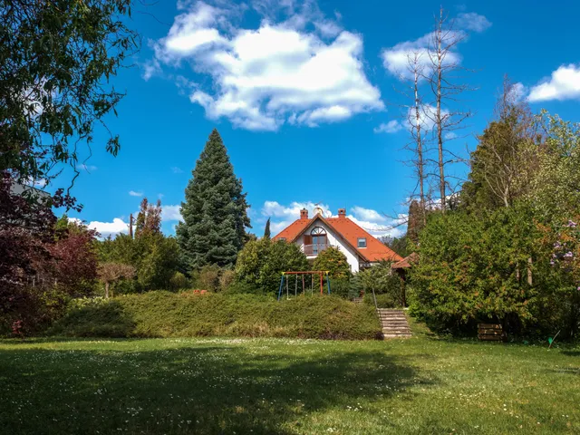 Eladó ház Szentendre, Pismány, Sarkantyú utca 3 300 nm