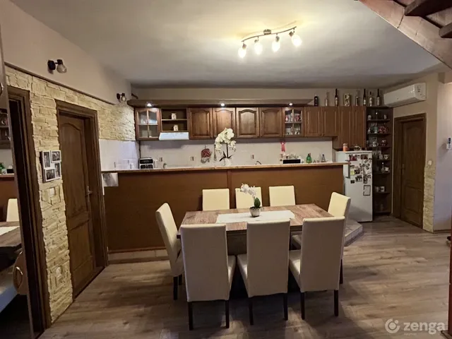 Eladó lakás Tiszafüred 162 nm