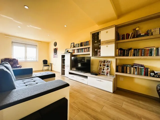 Eladó lakás Komló 86 nm