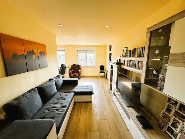 Eladó lakás Komló 86 nm