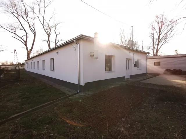 Eladó kereskedelmi és ipari ingatlan Pécs, Gyárváros 390 nm