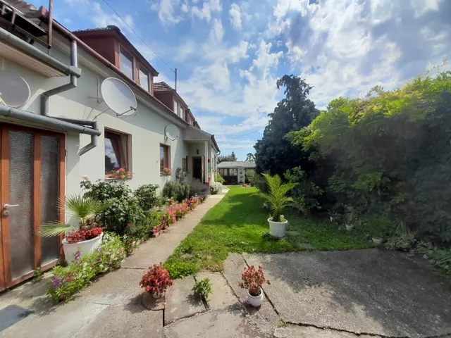 Eladó ház Pécs 300 nm