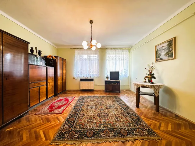 Eladó lakás Komló 54 nm