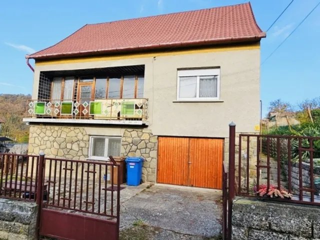 Eladó ház Pécs, Vasas 170 nm