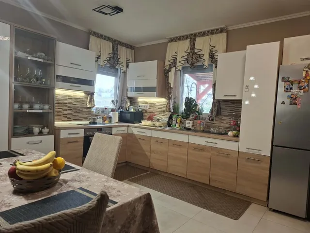 Eladó ház Pécs, Postavölgy 140 nm