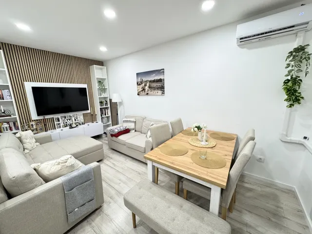 Eladó lakás Komló 52 nm