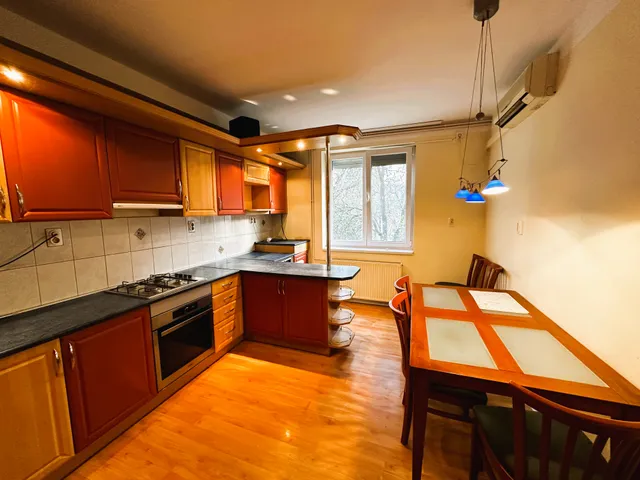 Eladó lakás Komló 85 nm