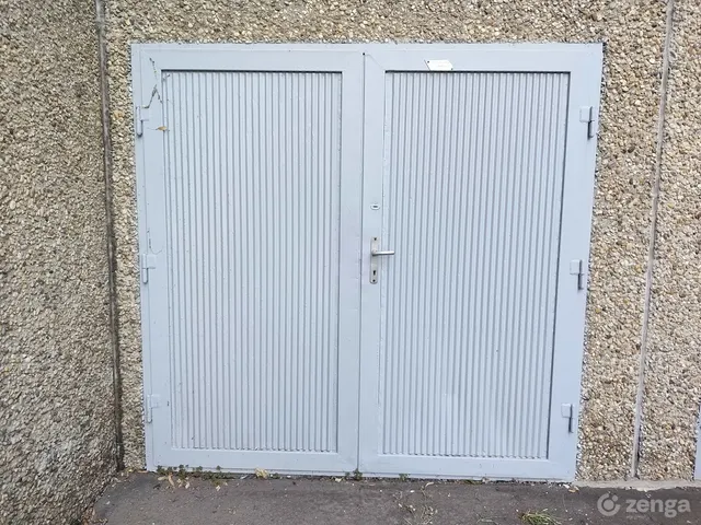 Eladó garázs Győr 13 nm