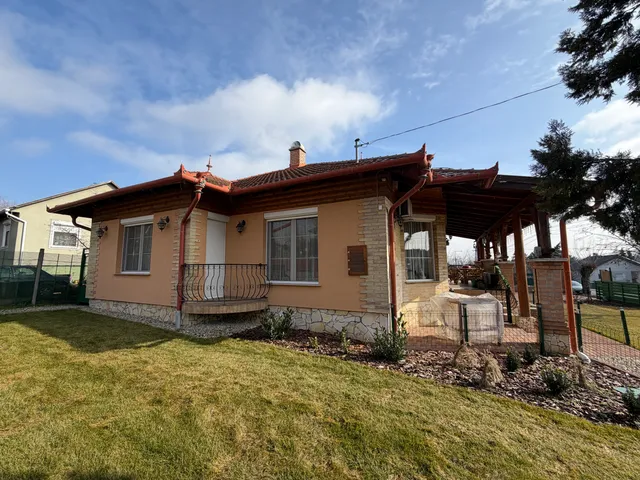 Eladó ház Erdőkertes, Kincstári ligetek, Fő út 137 nm