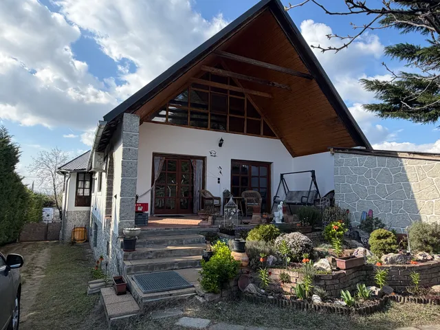 Eladó ház Mogyoród, Szadai út 226 nm