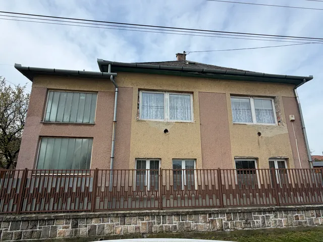 Eladó ház Jászapáti 158 nm