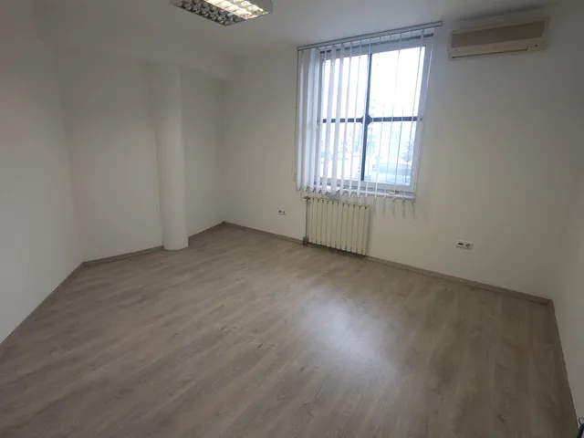 Kiadó kereskedelmi és ipari ingatlan Kecskemét, Belváros, Széchenyi tér 14 16 nm