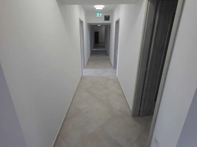 Kiadó kereskedelmi és ipari ingatlan Kecskemét, Belváros, Széchenyi tér 14 120 nm