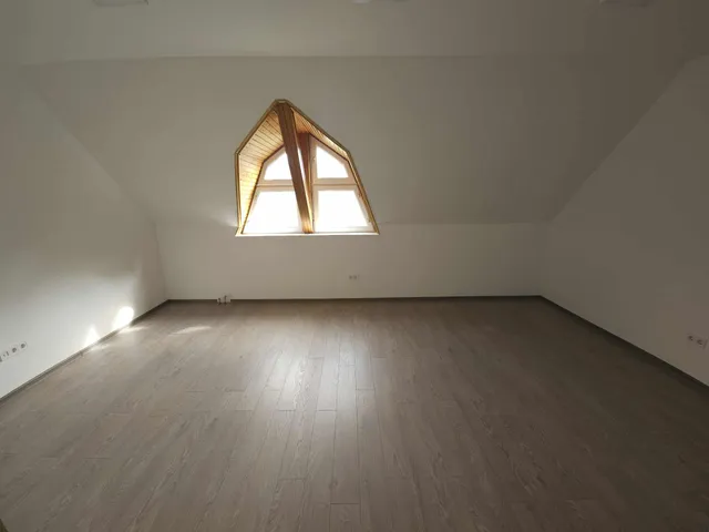 Kiadó kereskedelmi és ipari ingatlan Kecskemét, Belváros, Széchenyi tér 14 21 nm