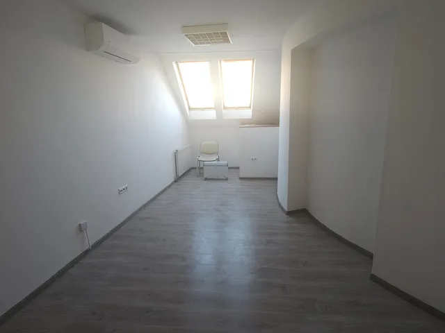 Kiadó kereskedelmi és ipari ingatlan Kecskemét, Belváros 20 nm