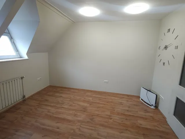 Kiadó kereskedelmi és ipari ingatlan Kecskemét, Belváros, Széchenyi tér 19 nm