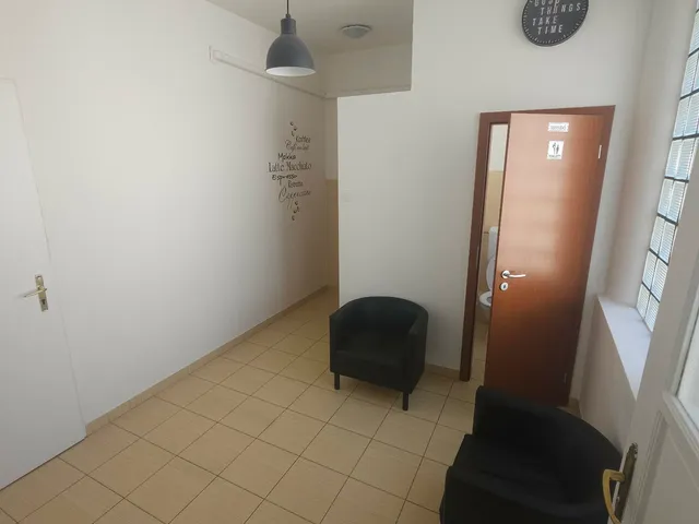 Kiadó kereskedelmi és ipari ingatlan Kecskemét, Belváros, Széchenyi tér 14 43 nm