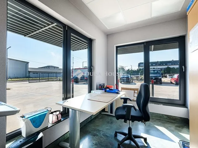 Kiadó kereskedelmi és ipari ingatlan Bicske 110 nm