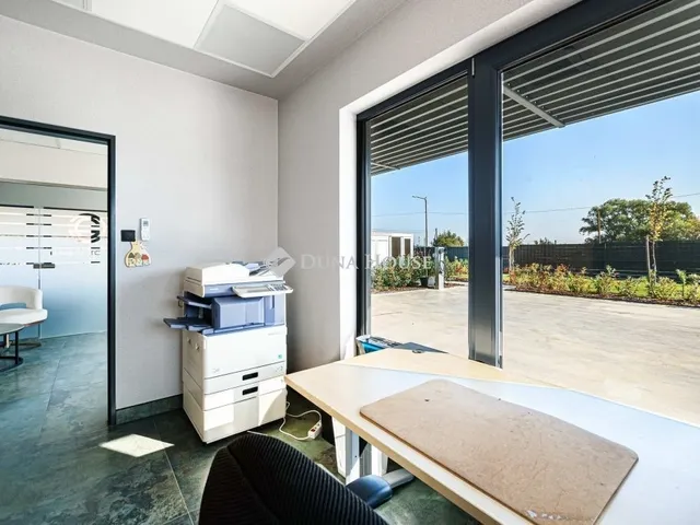 Kiadó kereskedelmi és ipari ingatlan Bicske 110 nm