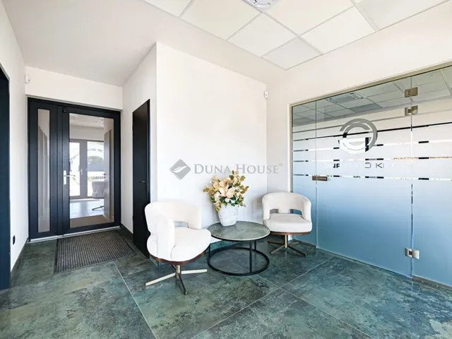 Kiadó kereskedelmi és ipari ingatlan Bicske 110 nm