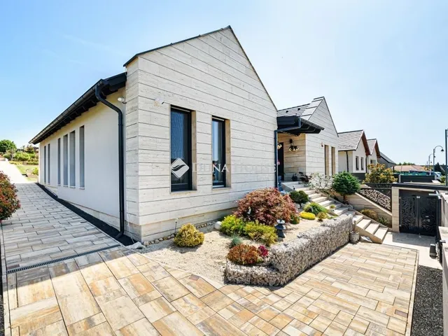 Eladó ház Etyek 340 nm