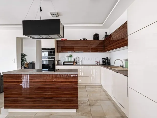 Eladó ház Etyek 290 nm