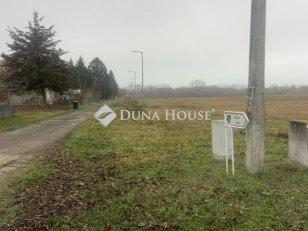 Eladó telek Balatonőszöd 12796 nm