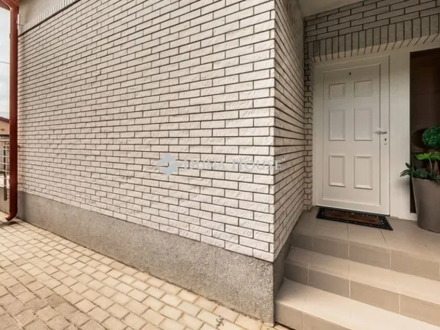 Eladó ház Herceghalom 323 nm